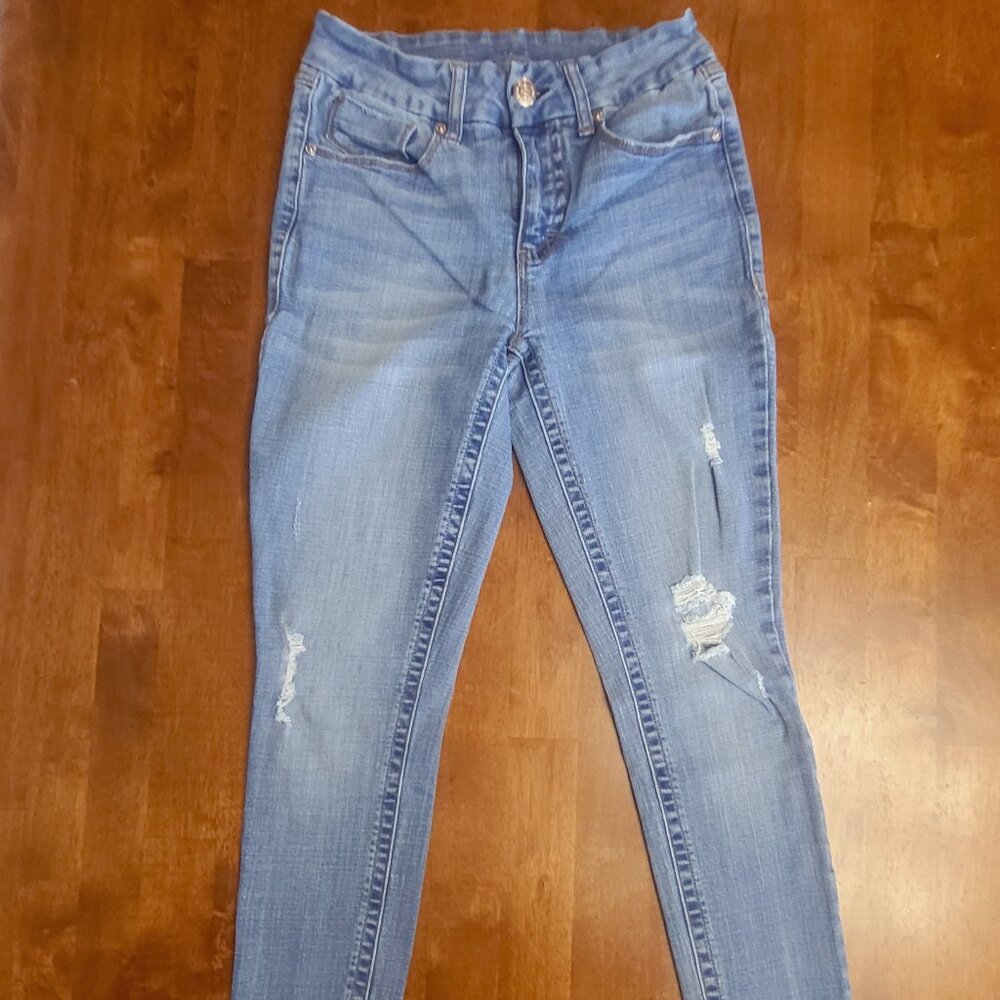 Seven7 ~ Sz 4 ~ Distressed Jeans ~ Excellent Condition